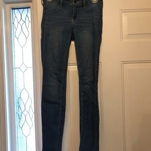Hollister - Regular Wash Skinny Jeans - 0L